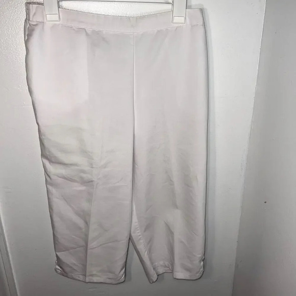 Alfred Dunner,12P, elastic rear slant front pockets cut-out beaded hem Capri - Picture 2 of 6